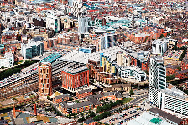 Leeds rail station - Alamy