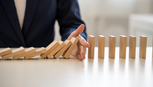 dominio falling ISTOCK