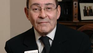 Sir Howard Bernstein, who has helped to lead a series of devolution deals for Greater Manchester, is to retire as chief executive of Manchester City Council next spring.