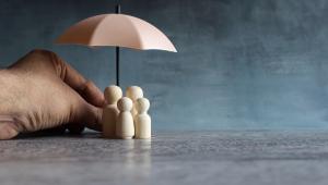 umbrella-wooden-dolls-copy-space-family