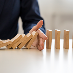 dominio falling ISTOCK